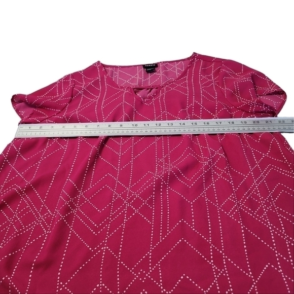 TORRID Geometric Magenta  White Polka Dot Top Keyhole Georgette Blouse. US 0X - Picture 8 of 12